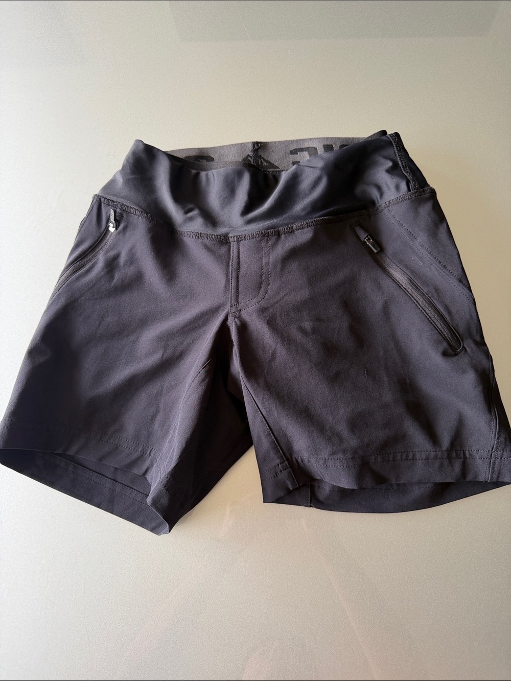 ZOIC youth MTB biking shorts  medium with liner